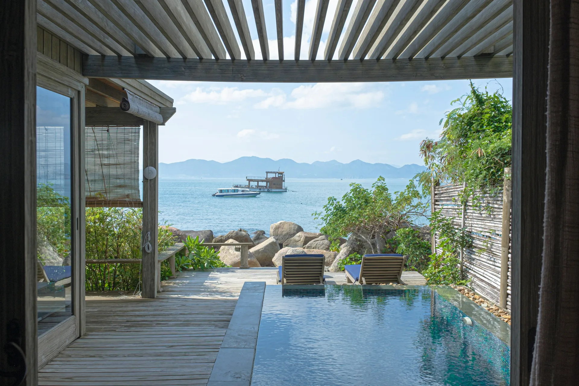 PERGOLA & BIOCLIMATIC LOUVERED ROOF SYSTEM project 3